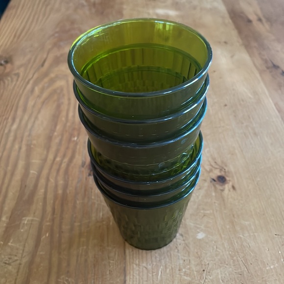 Six Vintage Plastic Picnic Cups - Picture 4 of 6